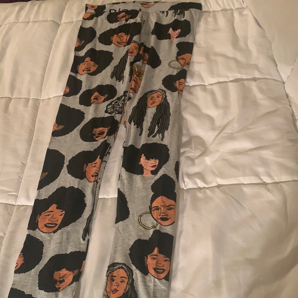 Leggings whit black girls on them - Picture 1 of 4